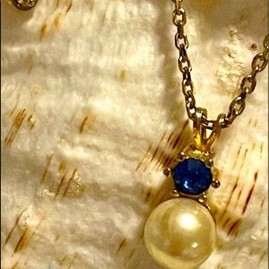 Vintage Avon gold tone pearl and blue Rhinestone  necklace.
